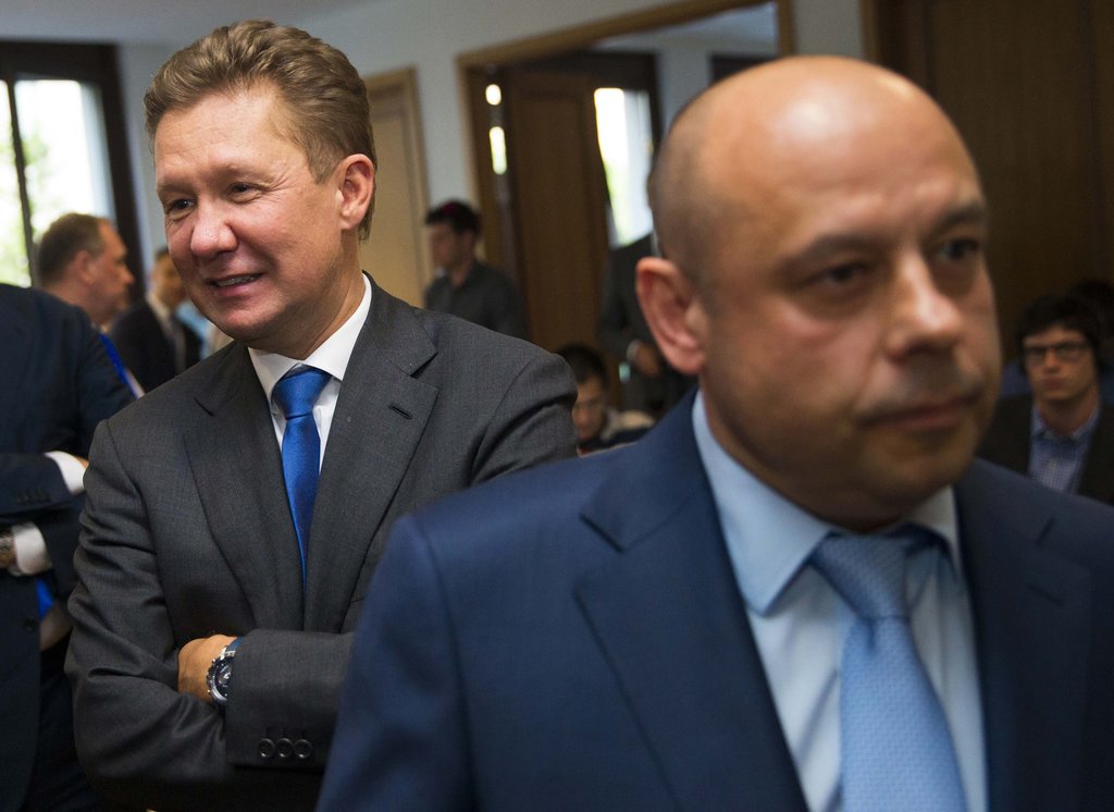 O presidente executivo da Gazprom, Alexei Miller (à esq.) 